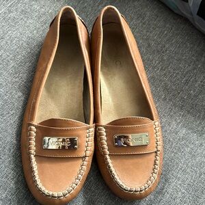 Vionic women’s shoes size 8